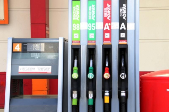 El govern espanyol recupera la rebaixa al preu del gasoil pel repunt de la inflació