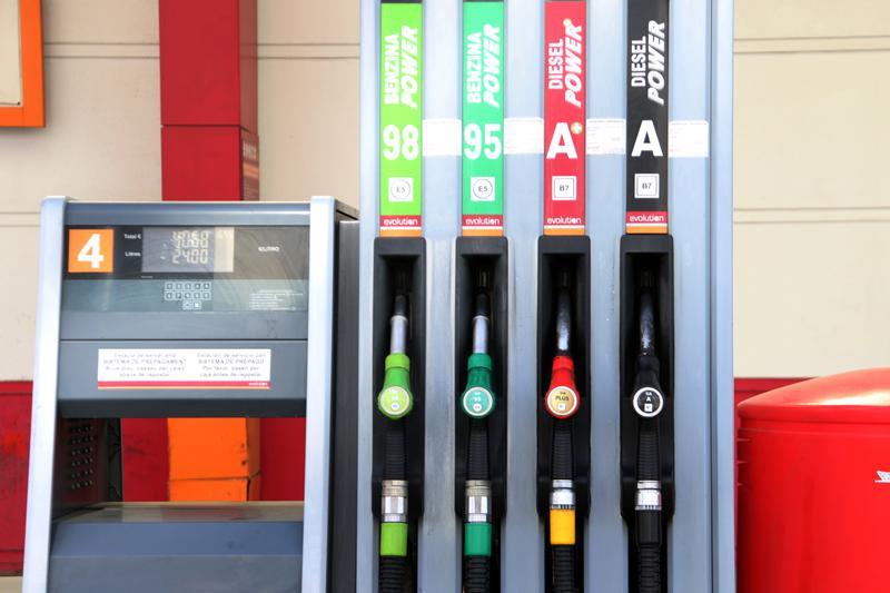 El govern espanyol recupera la rebaixa al preu del gasoil pel repunt de la inflació