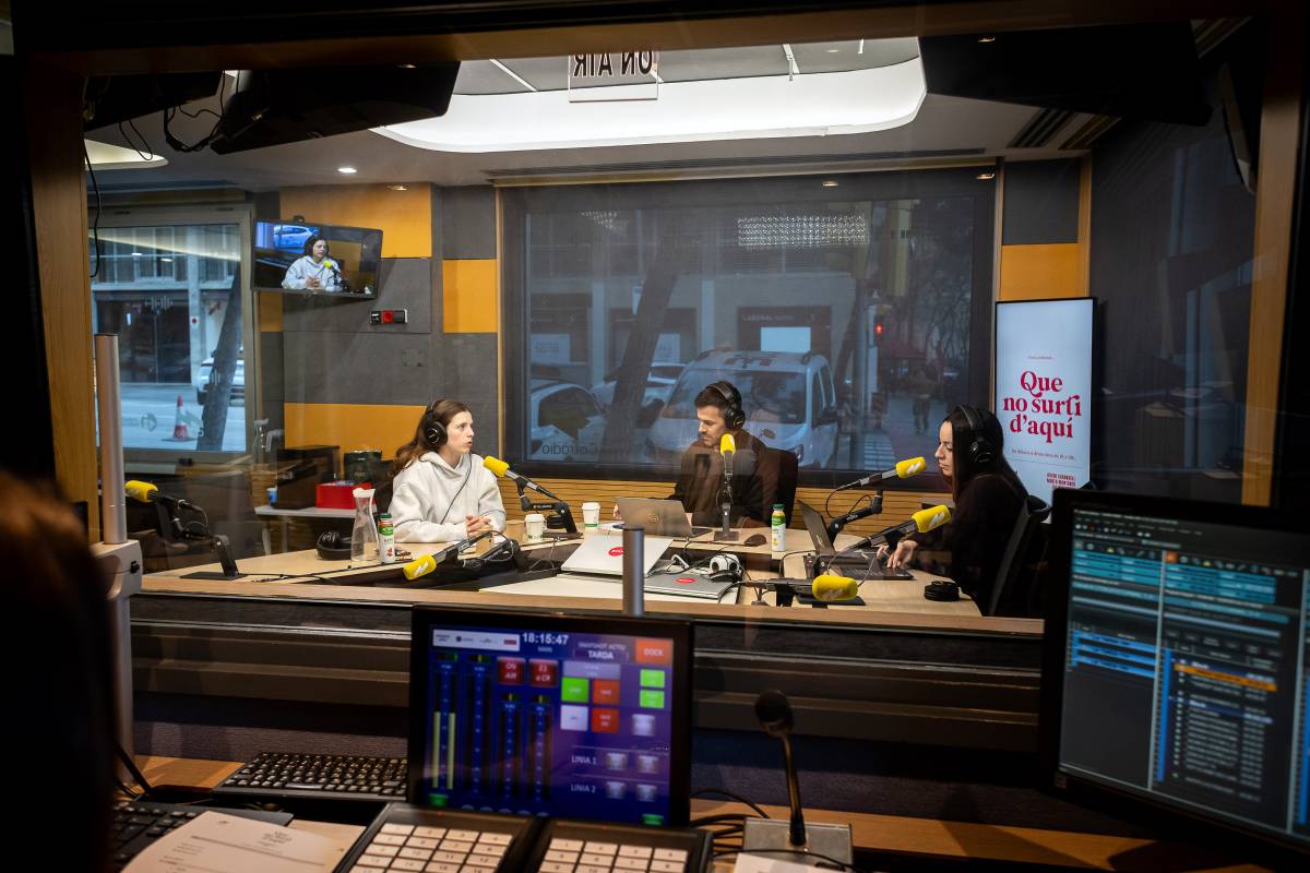 Que no surti d`aquí Catalunya Radio Roger Carandell  Juliana Canet Marta Montaner 