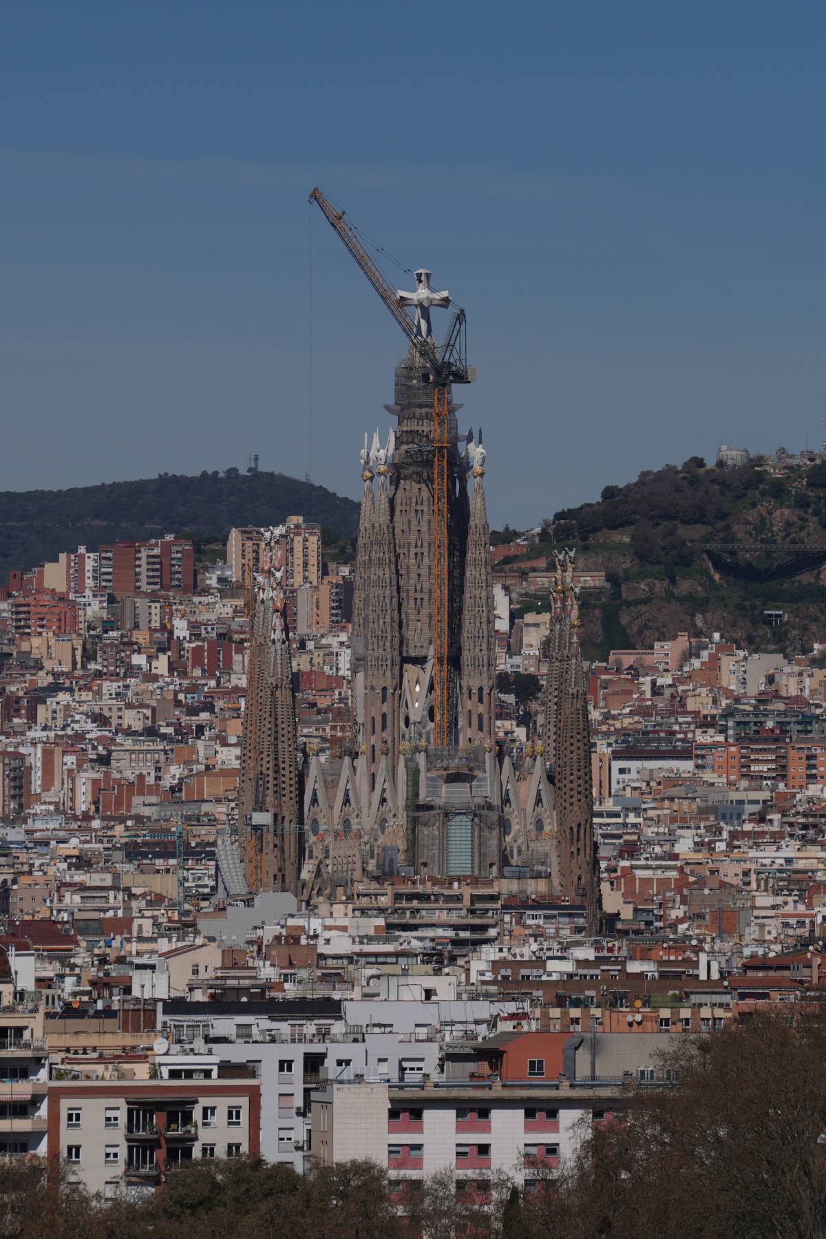 La Sagrada Familia amb la Torre de Jesús a lloc