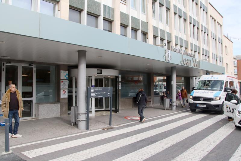 Ferit greu un motorista després de xocar contra un senyal en una rotonda a Tarragona