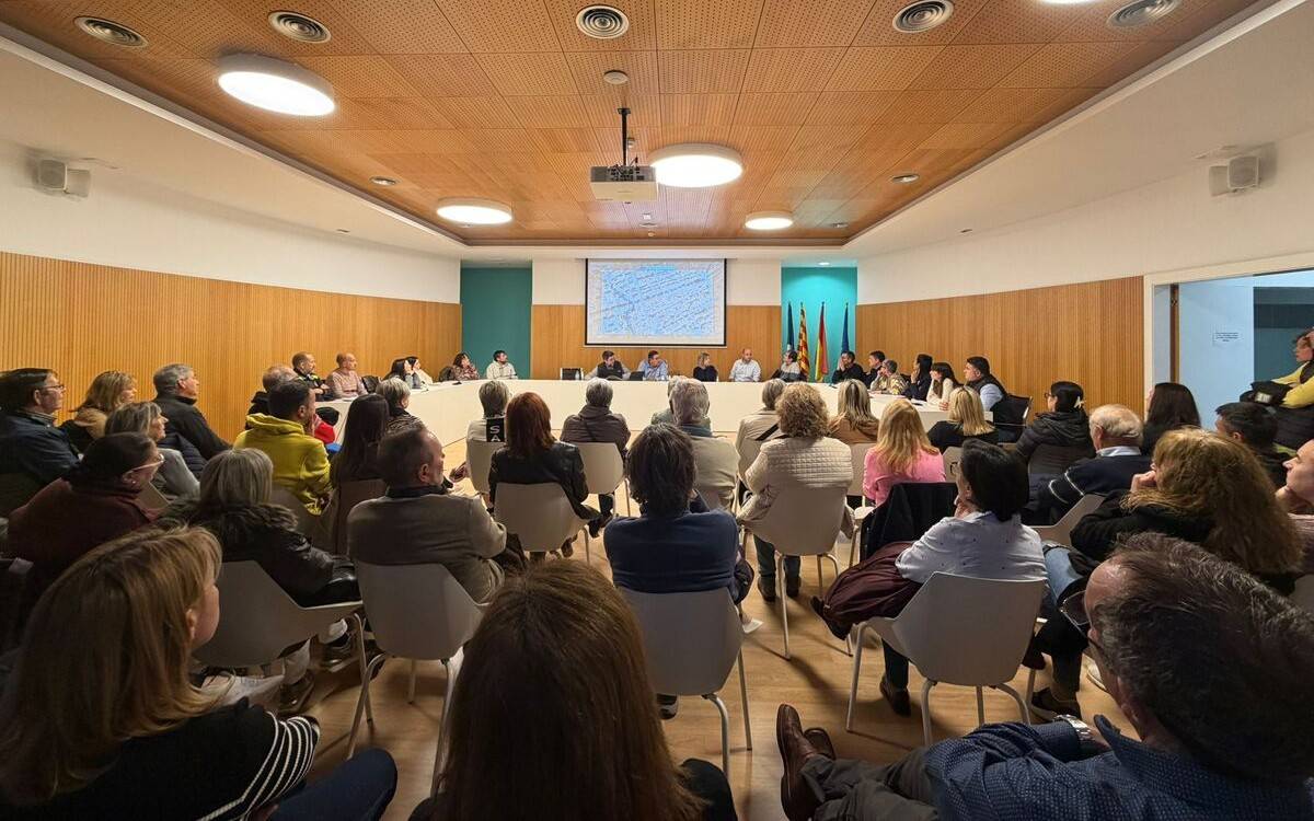 L’Ajuntament de la Ràpita aborda amb els veïns del Xicago les inundacions recurrents