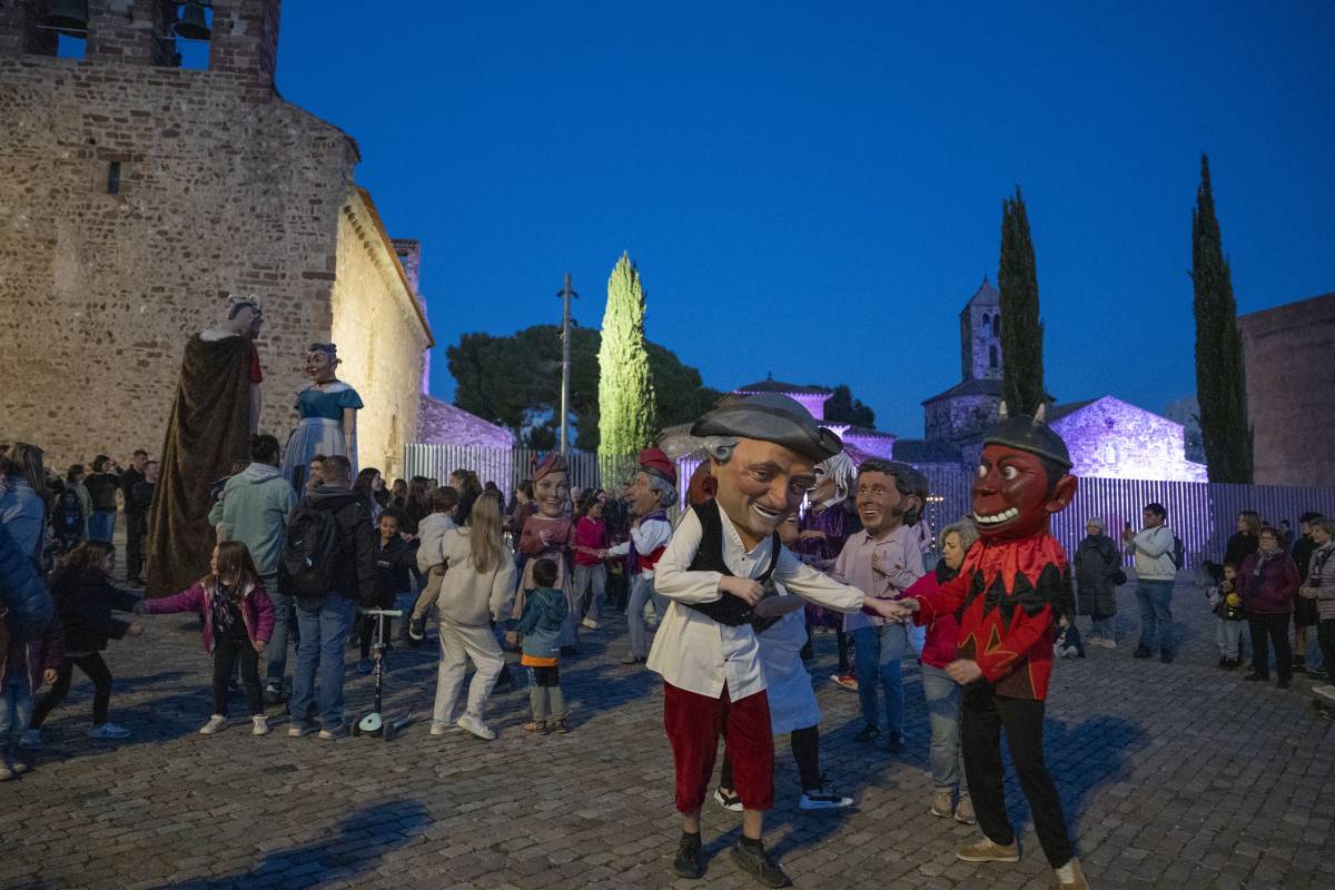 L'Antic Poble de Sant Pere s'omple de gresca en la històrica primera Diada de Nans i Capgrossos