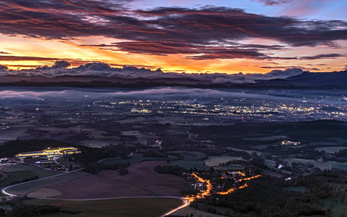 Hivern-primavera a Osona i el Lluçanès: posta de sol amb vistes a la Plana de Vic, febrer del 2026.
