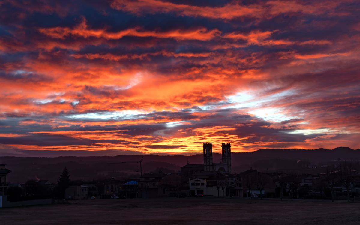 Hivern-primavera a Osona i el Lluçanès: cel rogent, pluja o vent. Febrer del 2026.