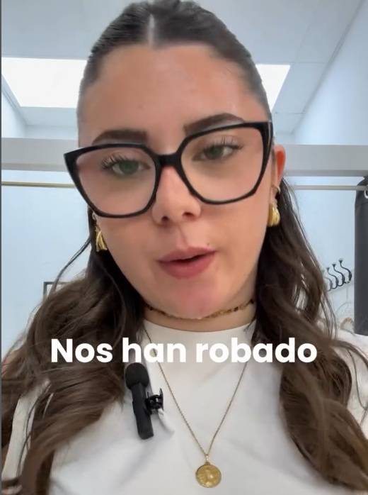 VÍDEO | El crit d'ajuda d'un comerç de la plaça Nova: “No esteu robant a una gran cadena, esteu robant a persones”