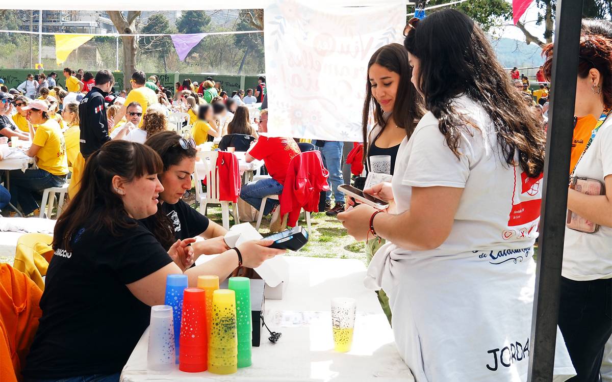 Súria dona el tret de sortida a les Caramelles amb un Vermut multitudinari