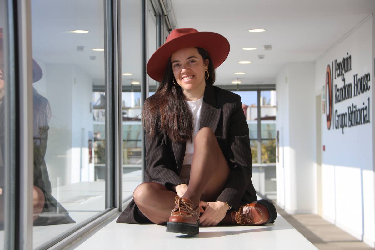 Regina Rodríguez Sirvent publica «Crispetes de matinada», la continuació de «Les calces al sol»