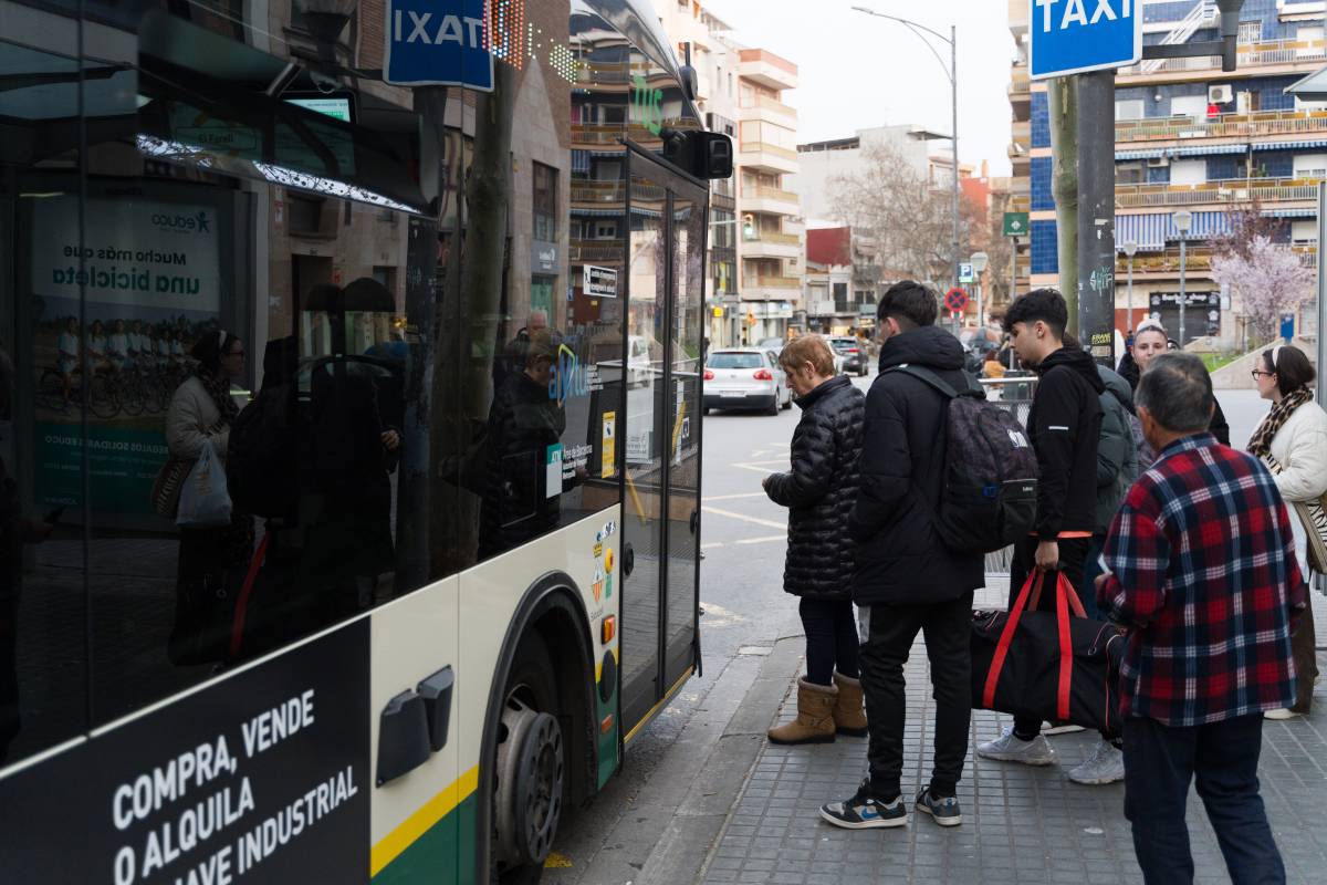 Afectacions a quatre línies d'autobús aquest dimecres per un tall a un carrer del Centre