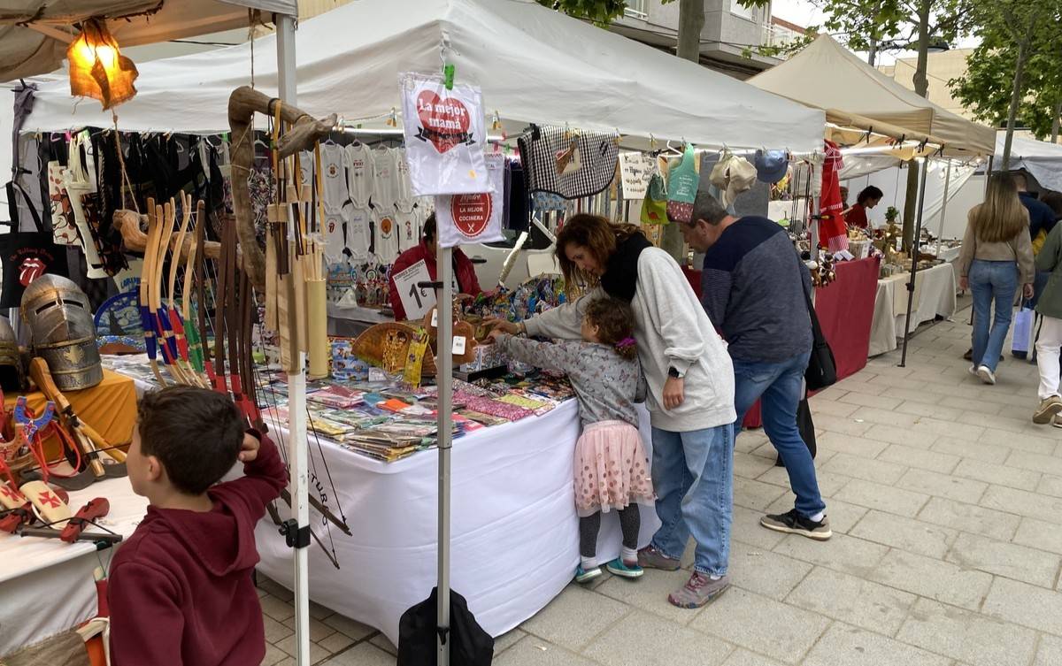 La Fira Alternativa de l’Ametlla de Mar assoleix la 33a edició amb artesania i tradició