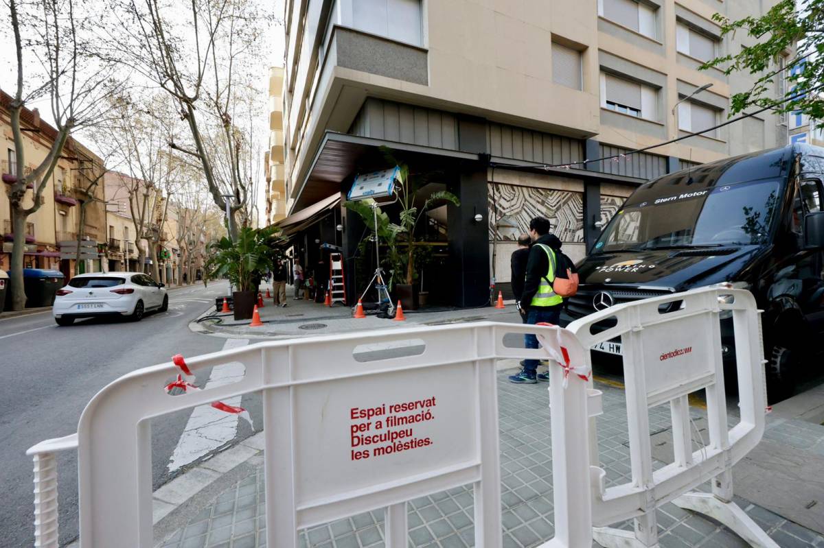 Graven un anunci a l`Hotel Urpí