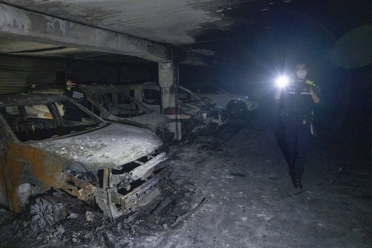 FOTOS | Dins la zona 0 del pàrquing incendiat a Can Boada
