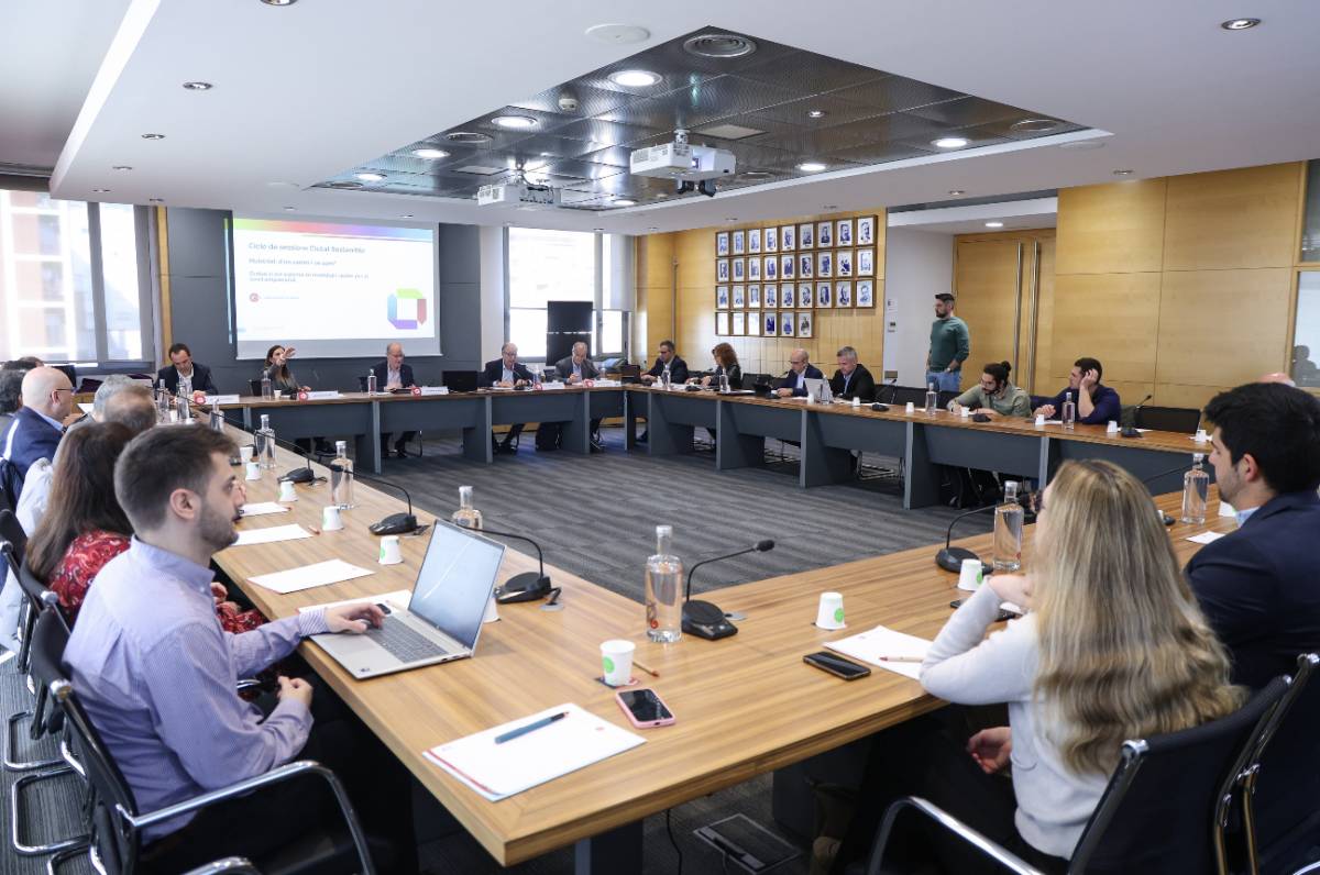 Assistents a la tercera sessió del cicle `Ciutats Sostenibles` - V. CASTILLO Assistents a la tercera sessió del cicle `Ciutats Sostenibles`