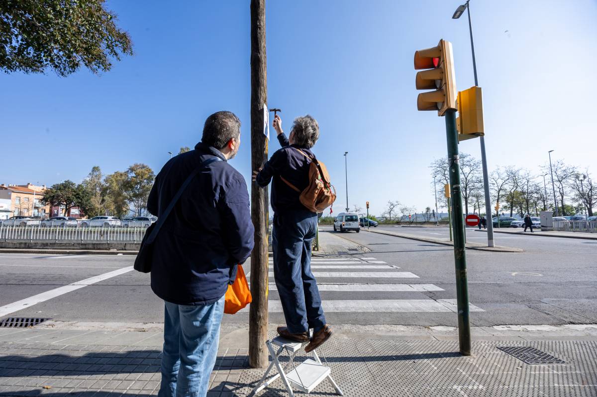 Al carrer de Batllevell, a la Gran Via, és on tenen indentificats més pals de fusta - Juanma Peláez Al carrer de Batllevell, a la Gran Via, és on tenen indentificats més pals de fusta