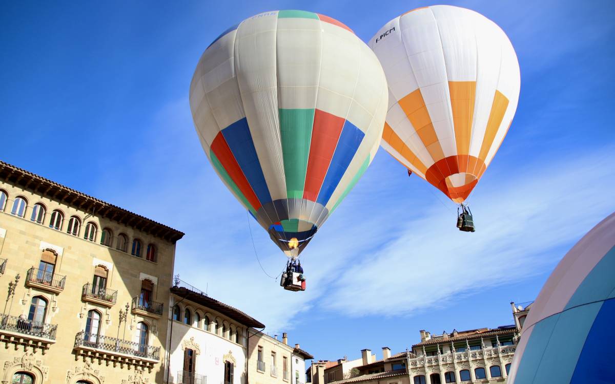 Una trentena d'equips d'arreu del món es reuneixen a Vic pel 43è Trofeu Internacional de Globus Mercat del Ram