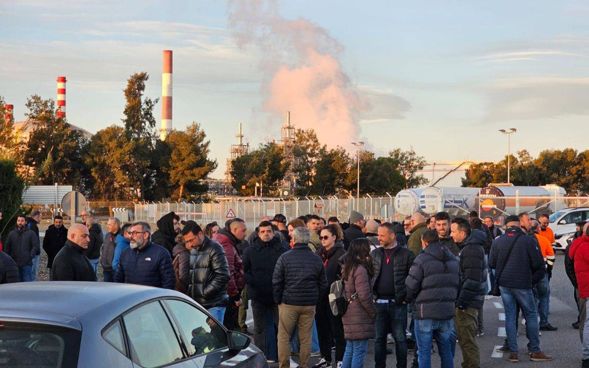 Treballadors de Repsol a Tarragona es manifesten contra la nova estructura organitzativa