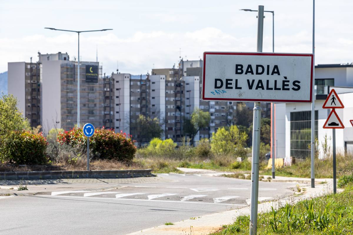 Badia redibuixa la frontera amb Sabadell sobre el mapa
