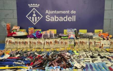 Detinguts per robar gairebé 1.800 euros en productes d'animals a Sabadell