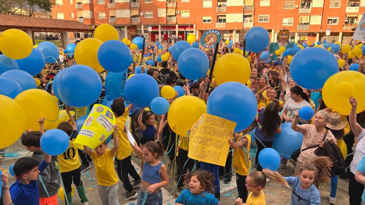 La plaça de la Vila de Polinyà es tenyeix de blau i groc pel `Grand Prix`