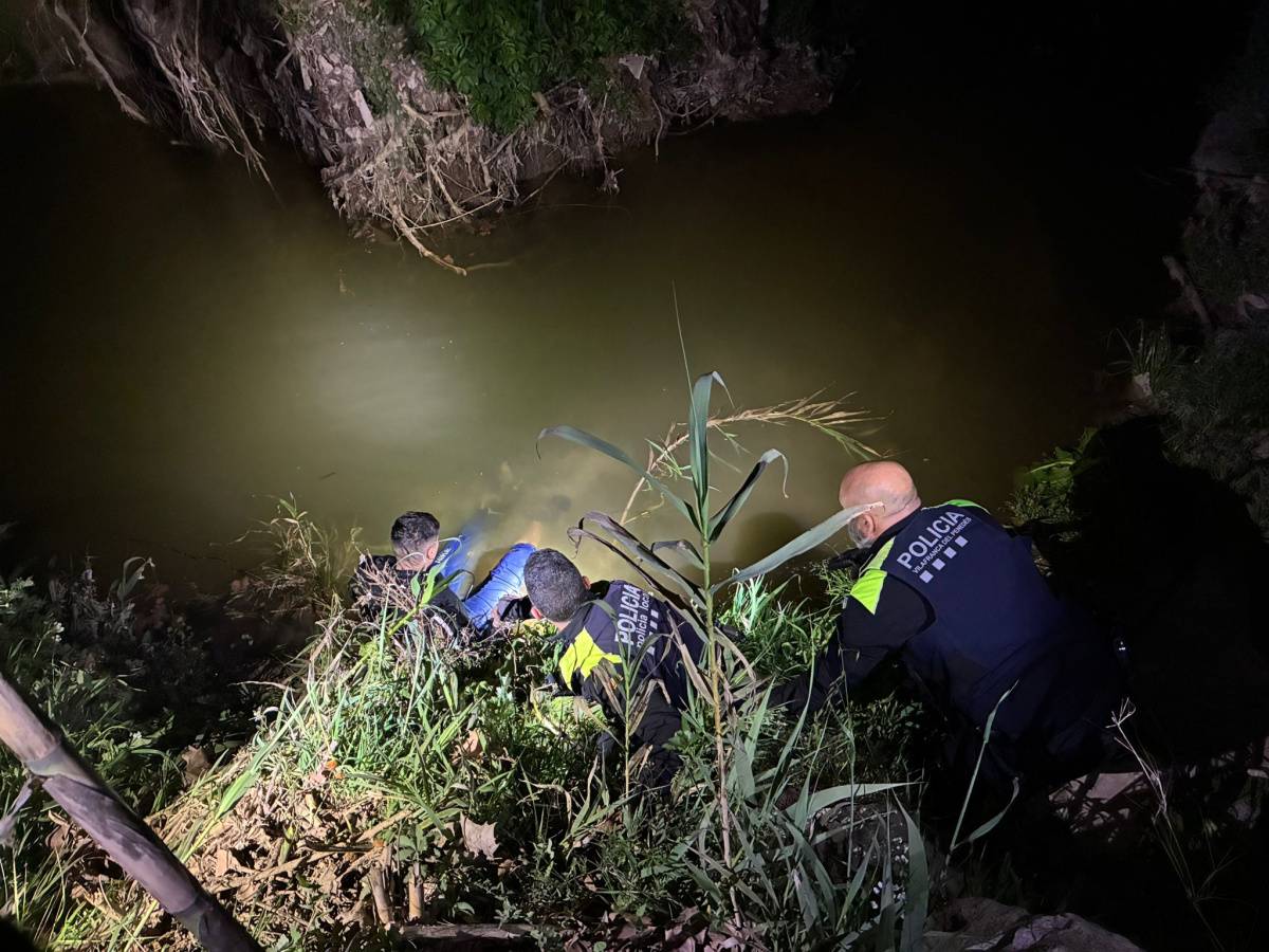 Rescatats i detinguts: roben una moto i cauen a una riera en plena persecució a Vilafranca