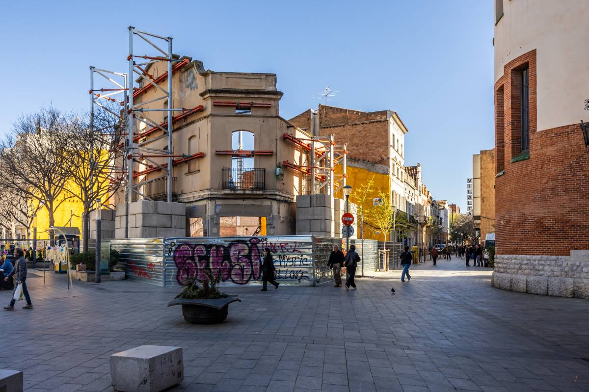 El pàrquing del nou edifici al davant del Mercat Central genera dubtes per la seva ubicació