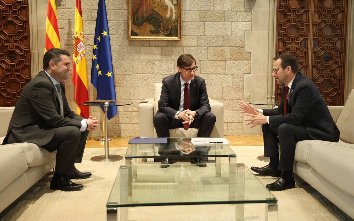 L'alcalde de Móra d'Ebre es reuneix amb Illa per abordar el retorn de l’helicòpter medicalitzat