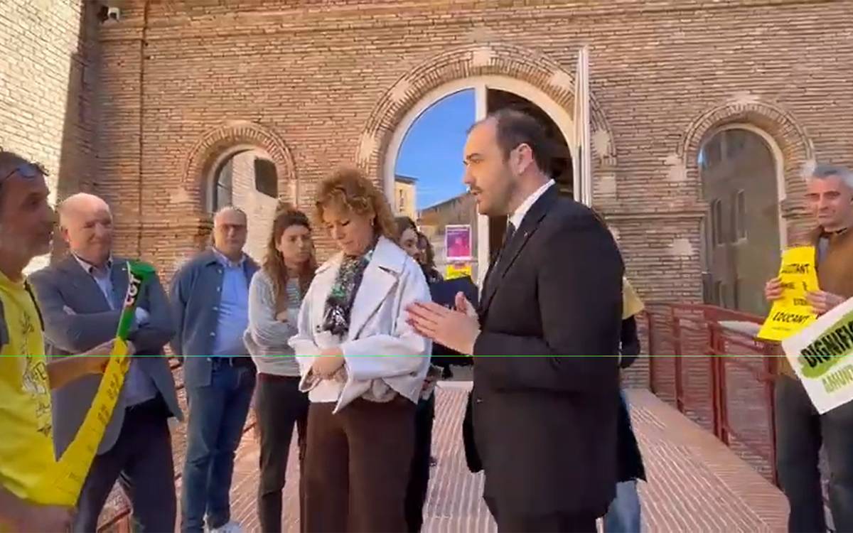 L'assemblea docent del Bages escridassa el conseller Dalmau en una nova protesta a Manresa