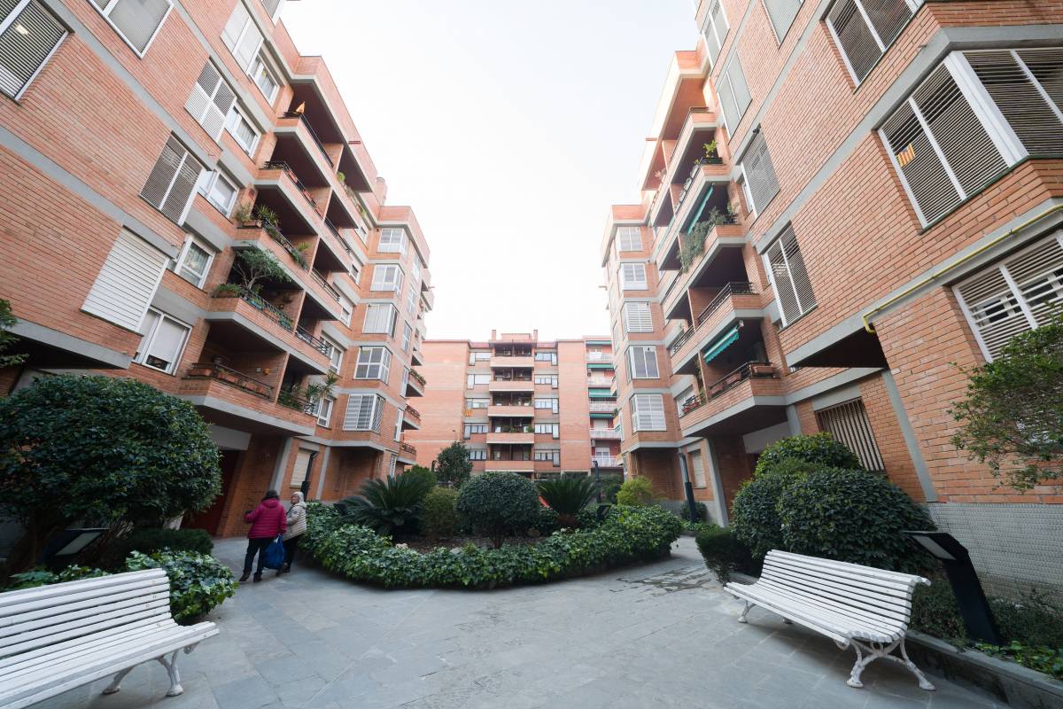 El bloc de pisos que ocupa l`espai on estava l`estadi - David Chao El bloc de pisos que ocupa l`espai on estava l`estadi