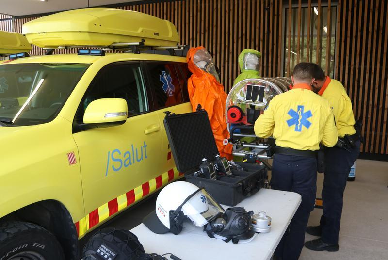 Tres persones ferides per la caiguda d’una planxa per la ventada a Camarasa