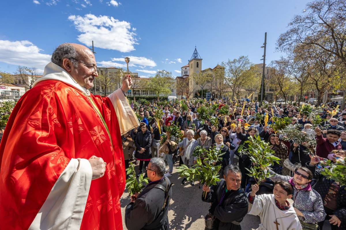 Sabadell celebra un Diumenge de Rams multitudinari amb tradició, família i missatges de pau
