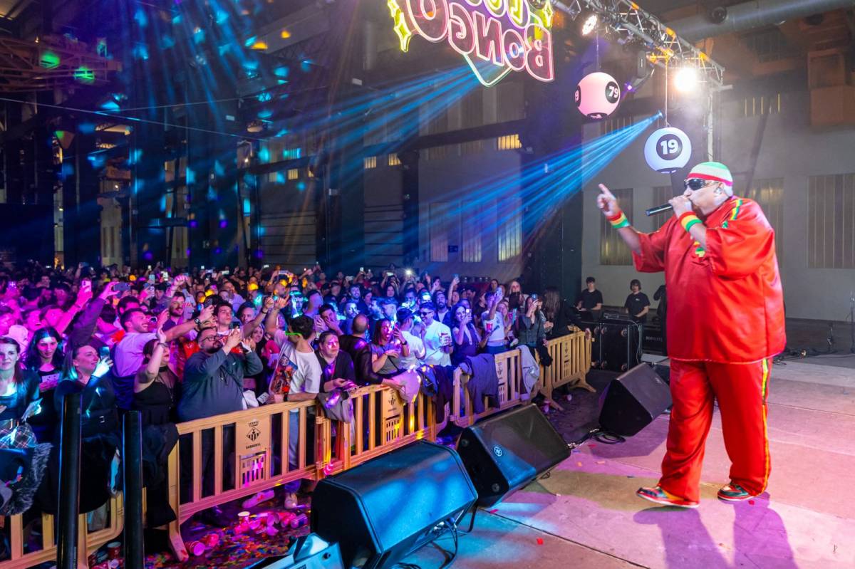 VÍDEO | King África a Sabadell, una bomba de nostàlgia que va fer saltar el públic