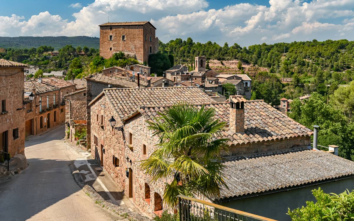 Rajadell recopila la seva història en un llibre de fotografies antigues del municipi