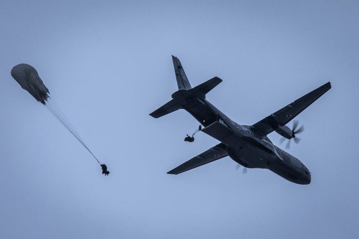 Espanya tanca l'espai aeri als avions que participen en la guerra a l'Iran