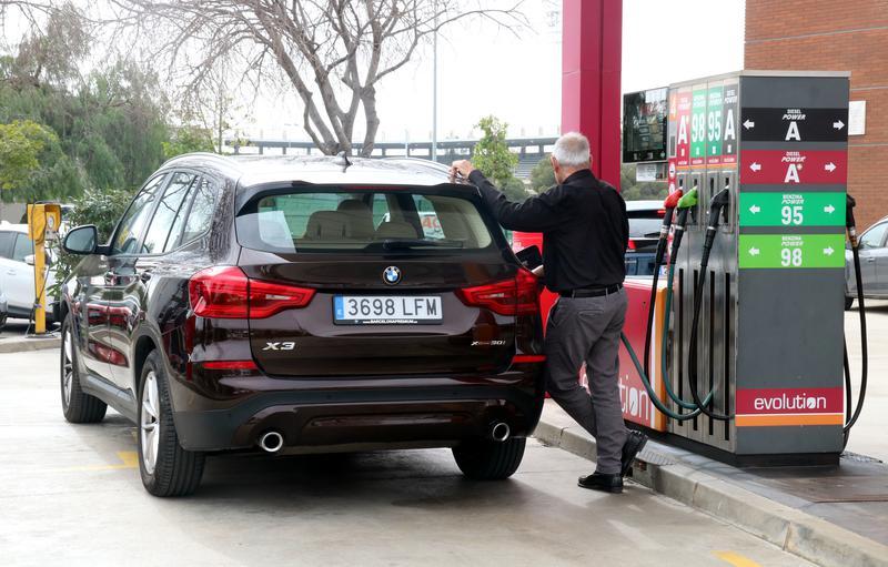 Els dos trucs per estalviar combustible, segons un expert