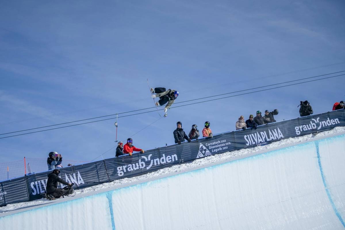 Queralt Castellet es penja un històric bronze a la Copa del Món