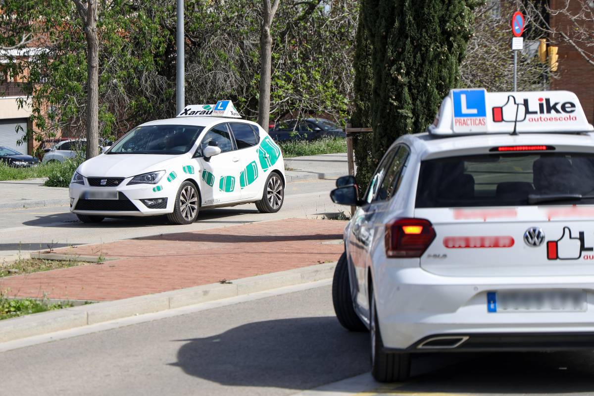 Més trànsit que mai a la DGT per fer pràctiques de conduir a Sabadell: "Aquest sistema no funciona!"