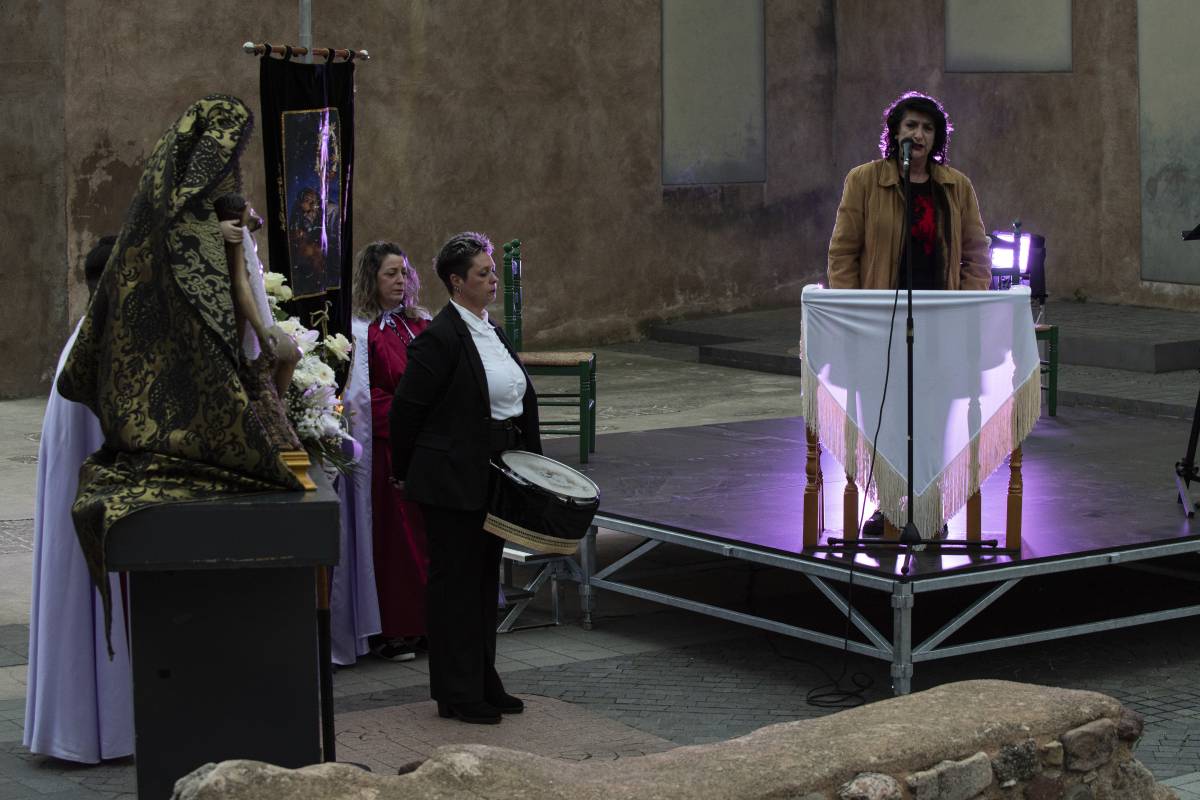 Una saeta a la Mare: "Que mai se'ns oblidi que la vida és digna de viure-la"