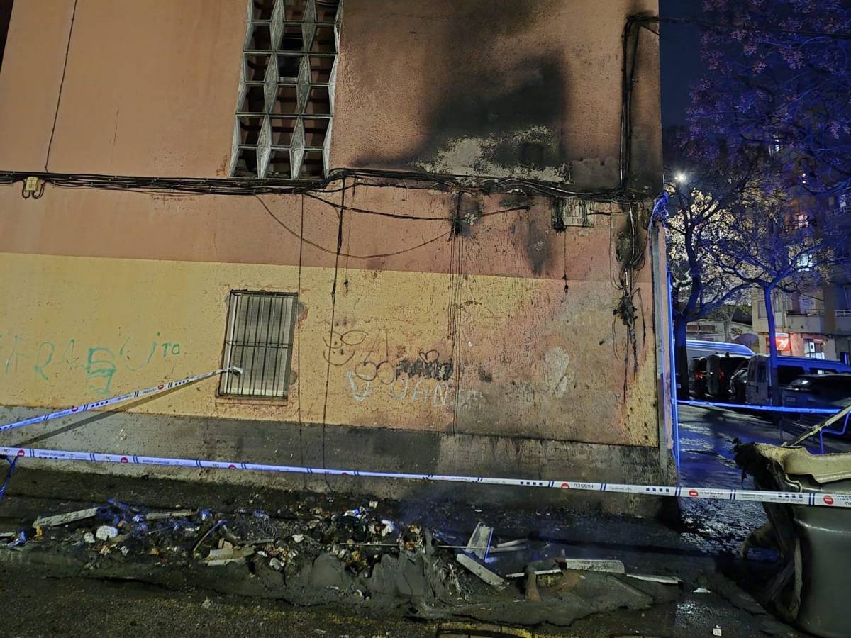 Cremen quatre contenidors més a Sabadell