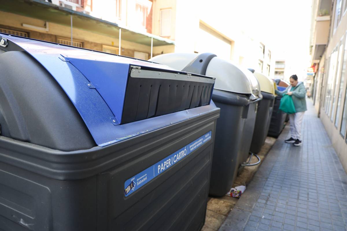 Implementen nous contenidors metàl·lics a Sabadell per "dificultar la propagació d'incendis"