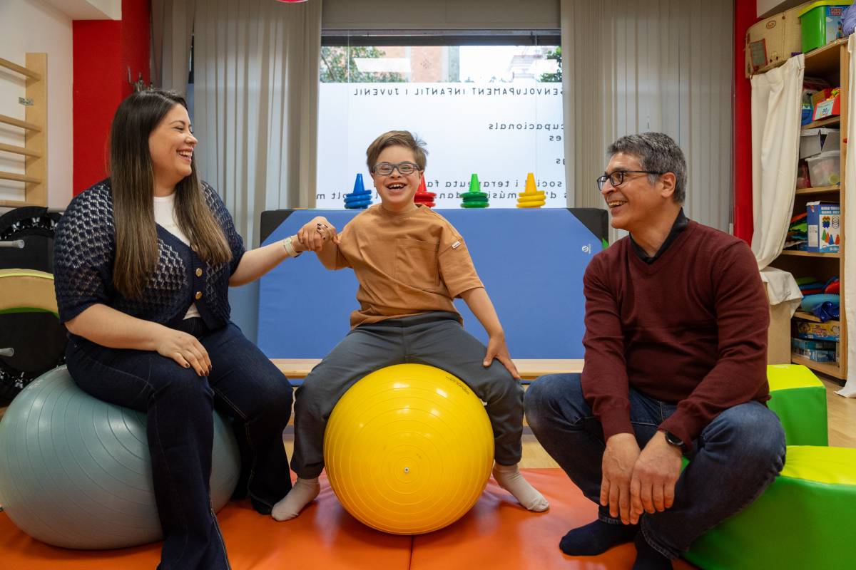 «Donar la mà a un nen amb síndrome de Down no té res de dolent»: la lliçó de vida de la família d'en Lucas