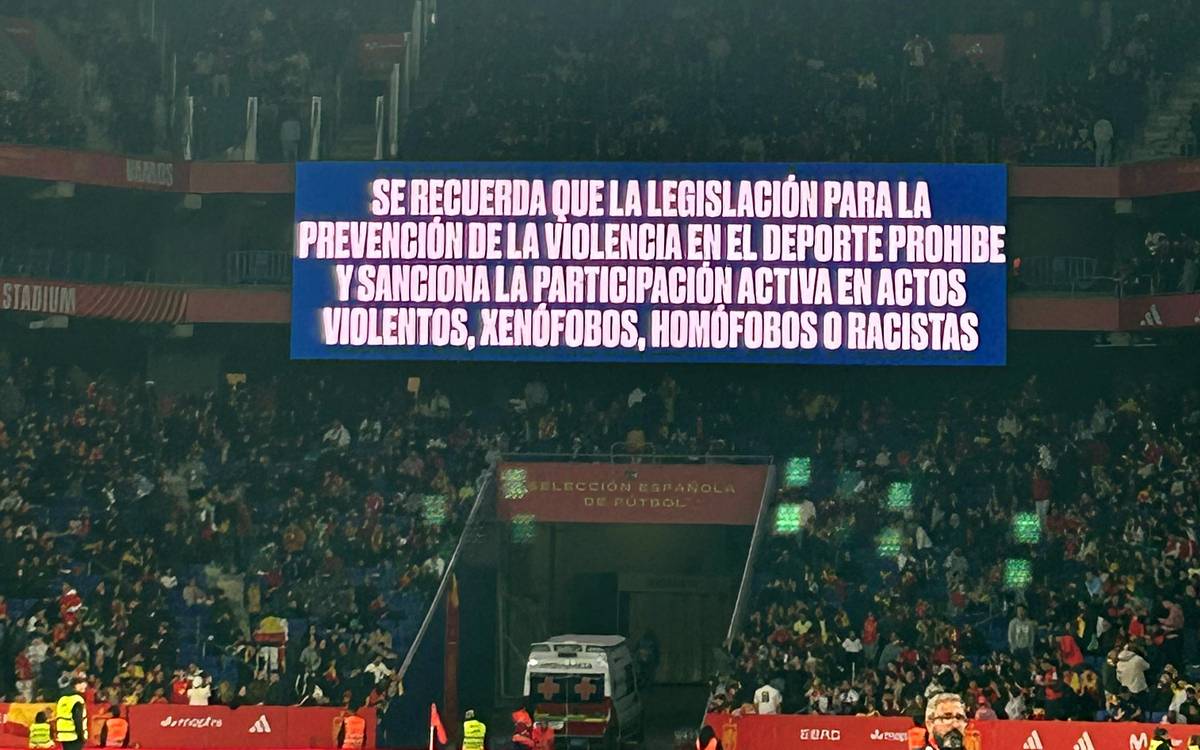 La Federació Espanyola s'exposa a una multa i un partit de càstig pels càntics xenòfobs a Cornellà