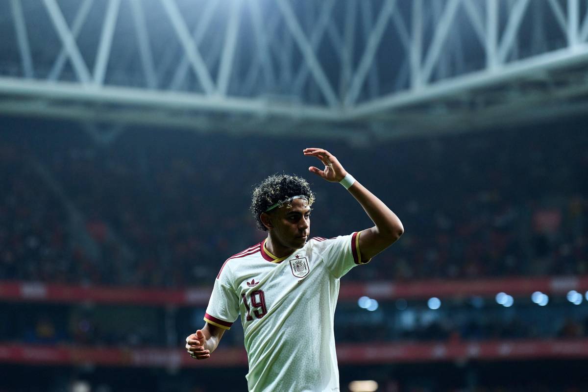 Els Mossos investiguen els càntics xenòfobs del partit de la selecció espanyola