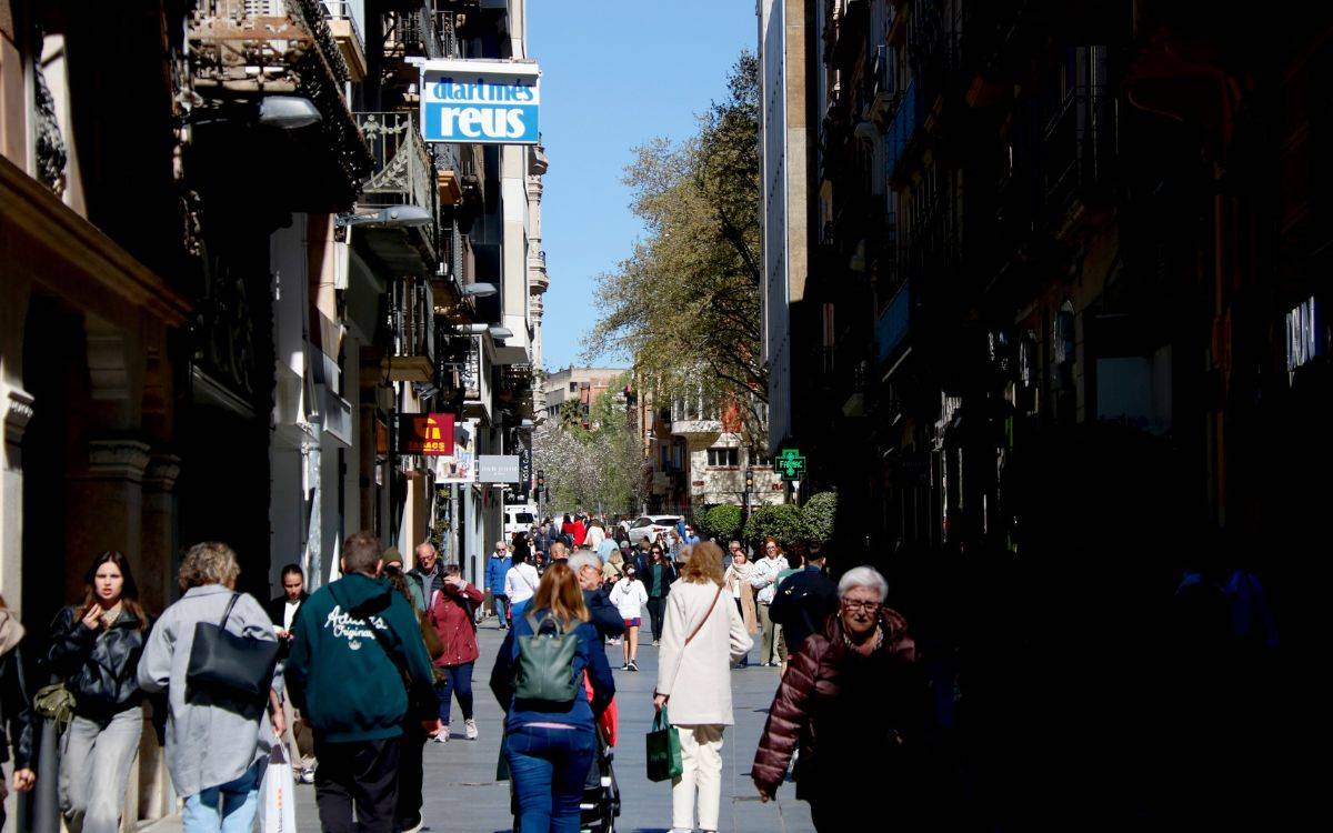 Estudien instal·lar un tendal al carrer Llovera de Reus per fer ombra durant els mesos més calorosos