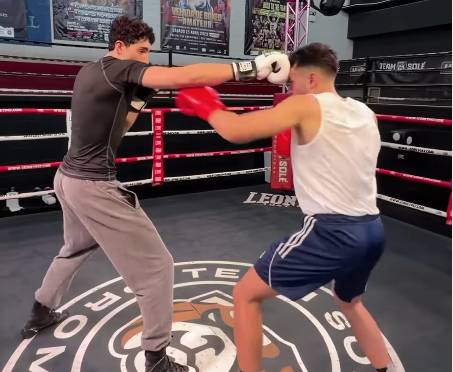 Plex i TheGrefg preparen la Velada VI d'Ibai Llanos a casa nostra