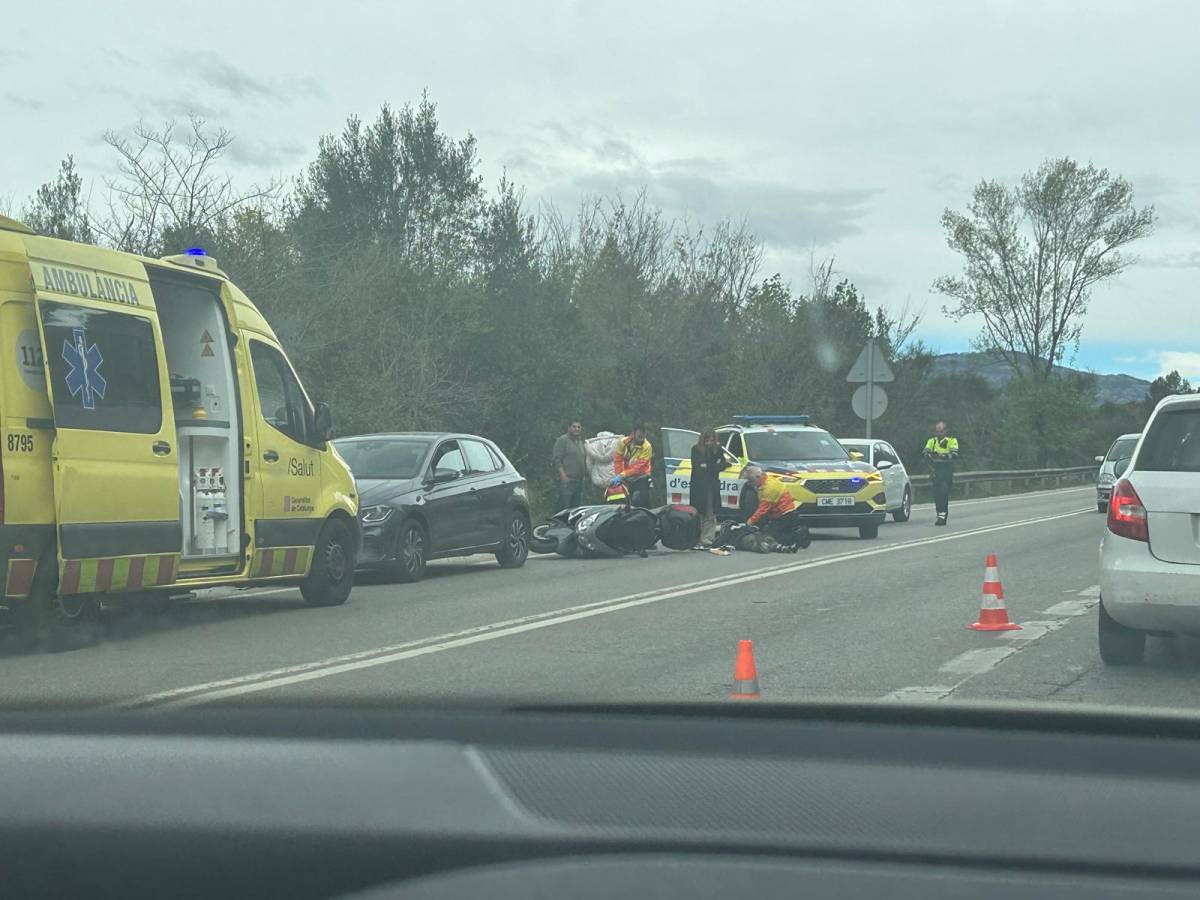 Accident d'un motorista a la B-124 entre Castellar i Sabadell