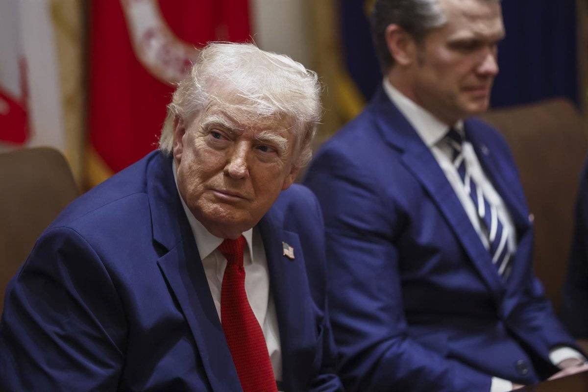 Trump assegura que l'Iran ha demanat l'alto al foc: «Ho considerarem quan s'obri l'estret d'Ormuz»