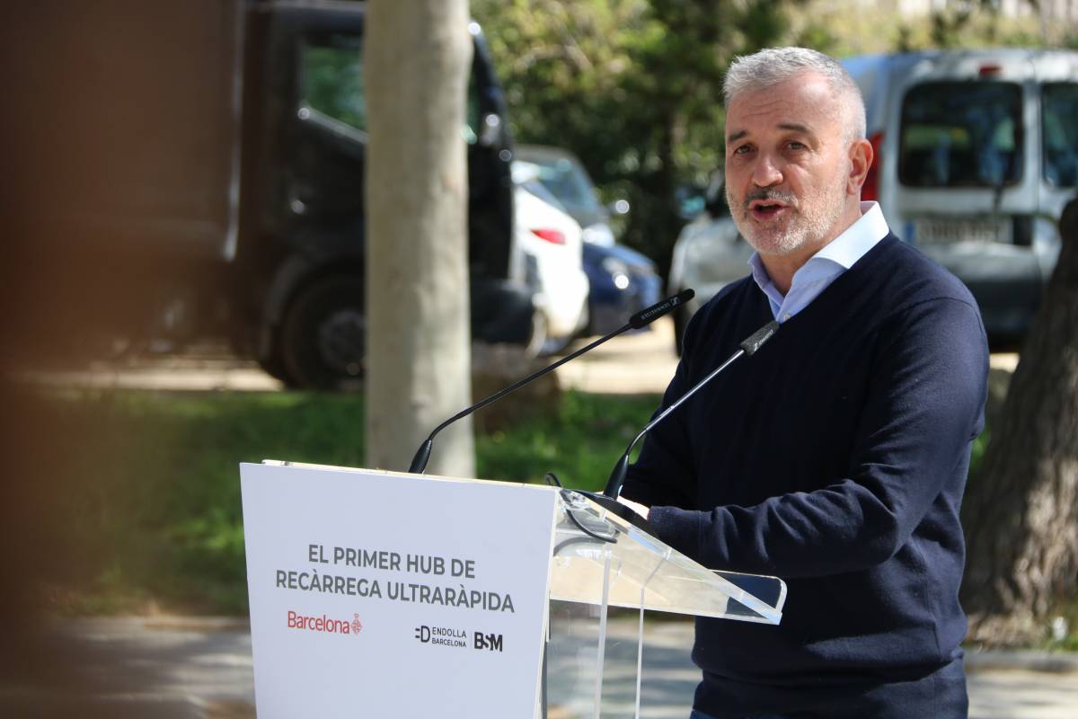 L'alcalde Jaume Collboni, a la presentació de l'electrolinera - Bernat Vilaró / ACN