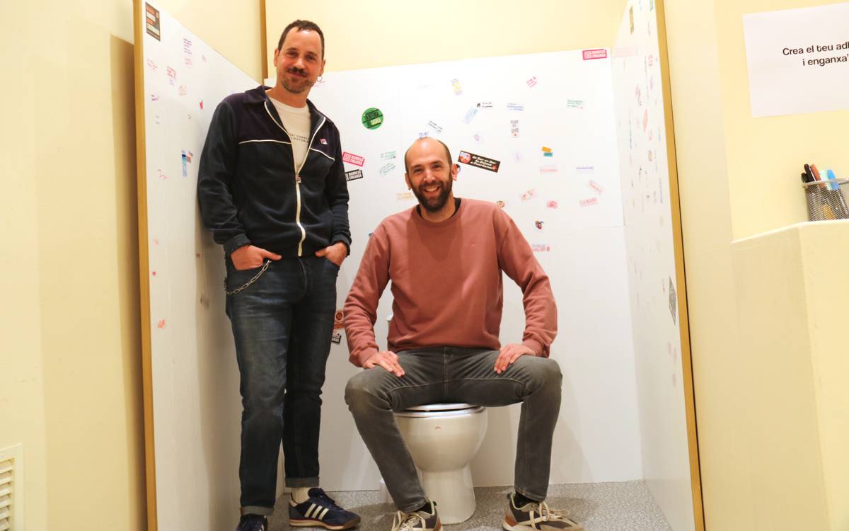 Una història que s'enganxa: Manresa es mira al mirall a través de 250 eslògans