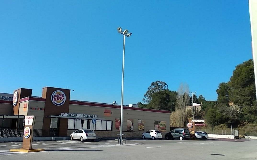 Sant Celoni reacciona a la discriminació del català al Burger King: «Han de complir la llei»