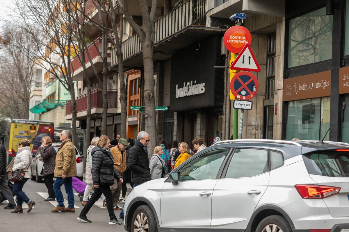 La zona de baixes emissions torna a estar activada